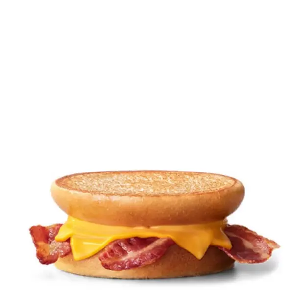 McToast Bacon & Cheese – warmer Toast mit knusprigem Bacon und geschmolzenem Käse